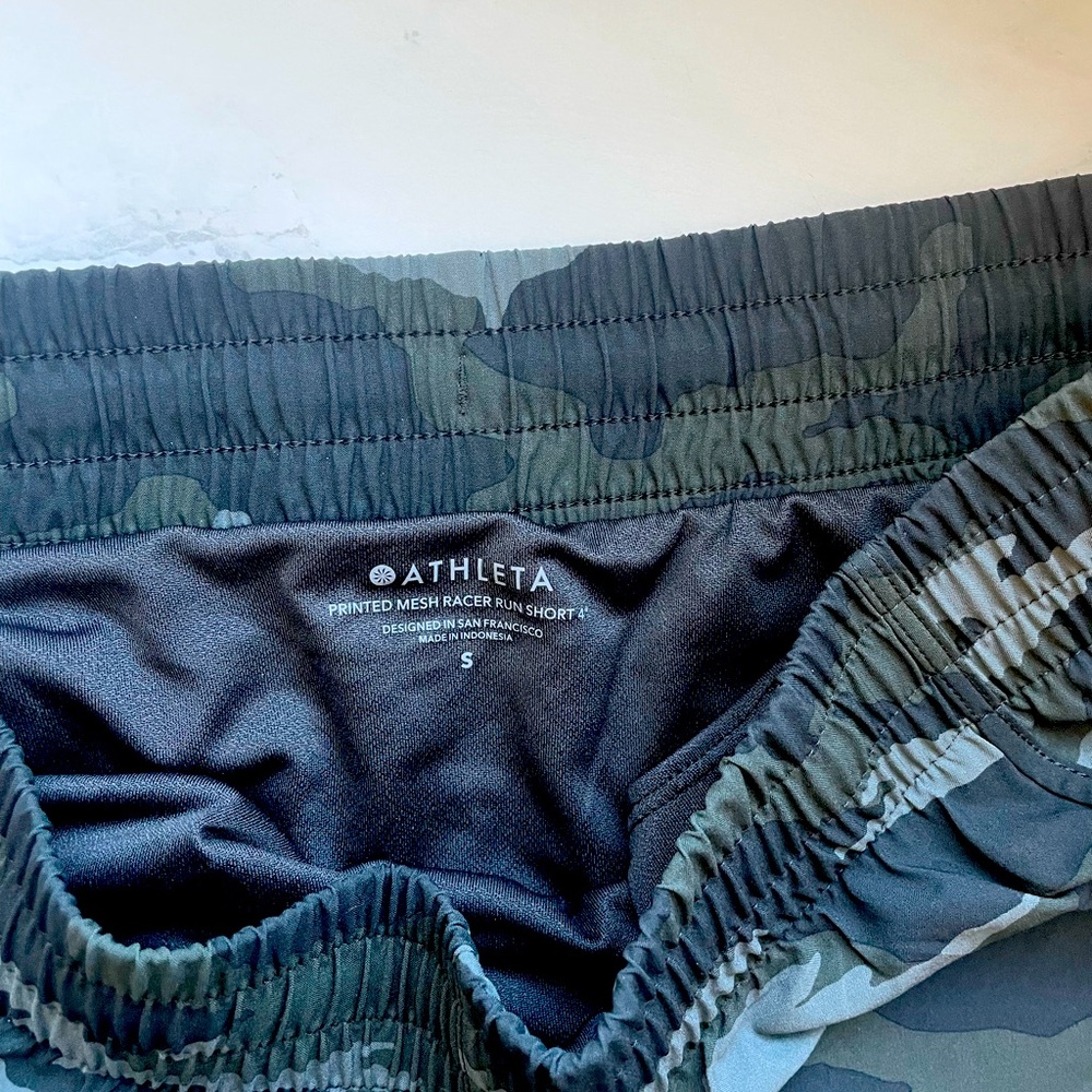 Cameo print Athleta running shorts